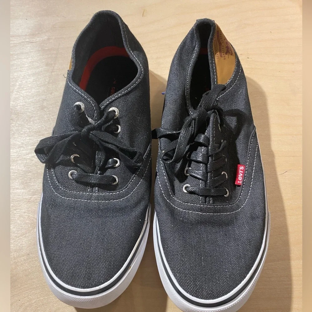 Levi’s Sneakers Size 12 (FN)